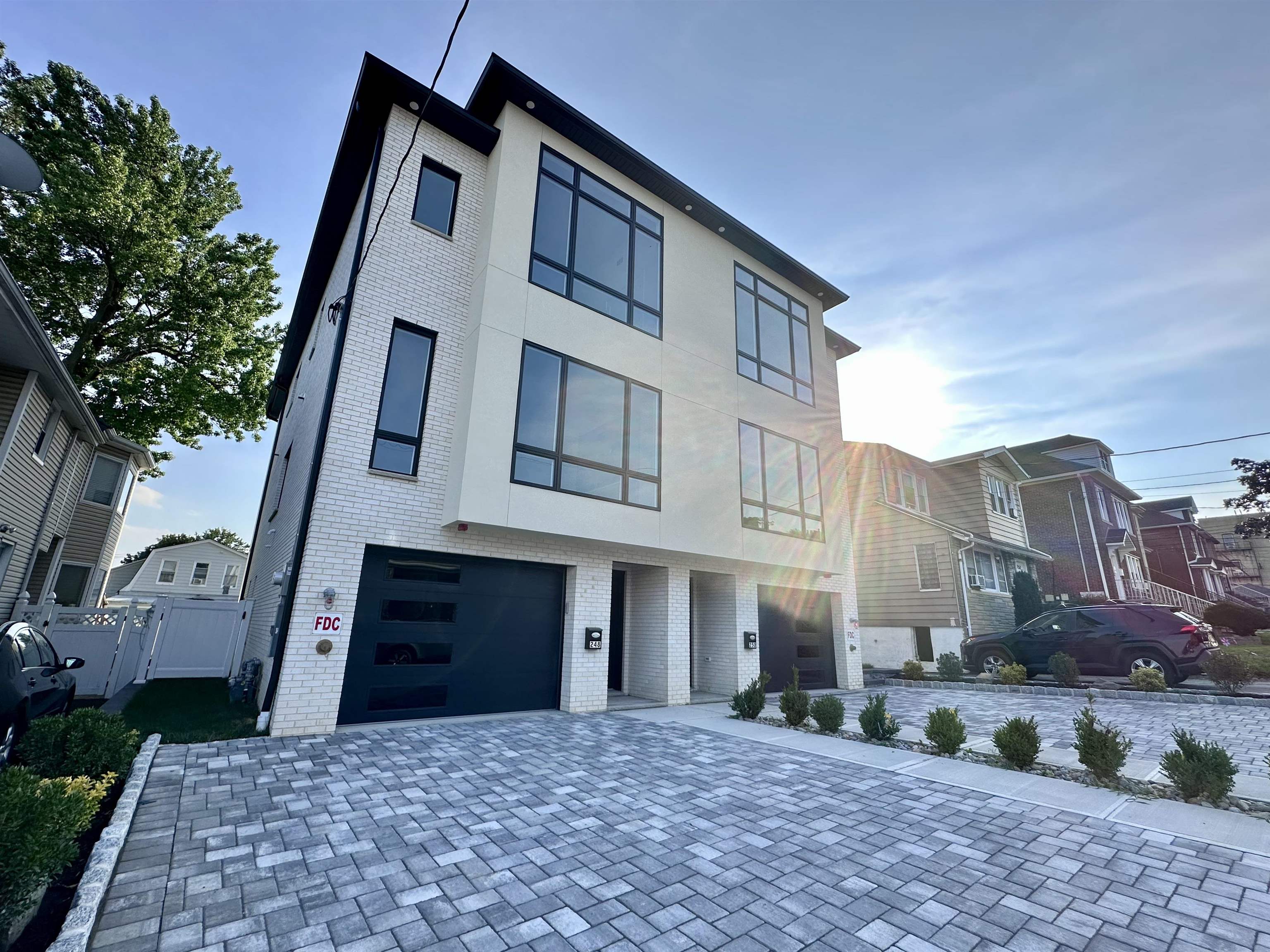 # 250016904 - For Rent in Cliffside Park NJ