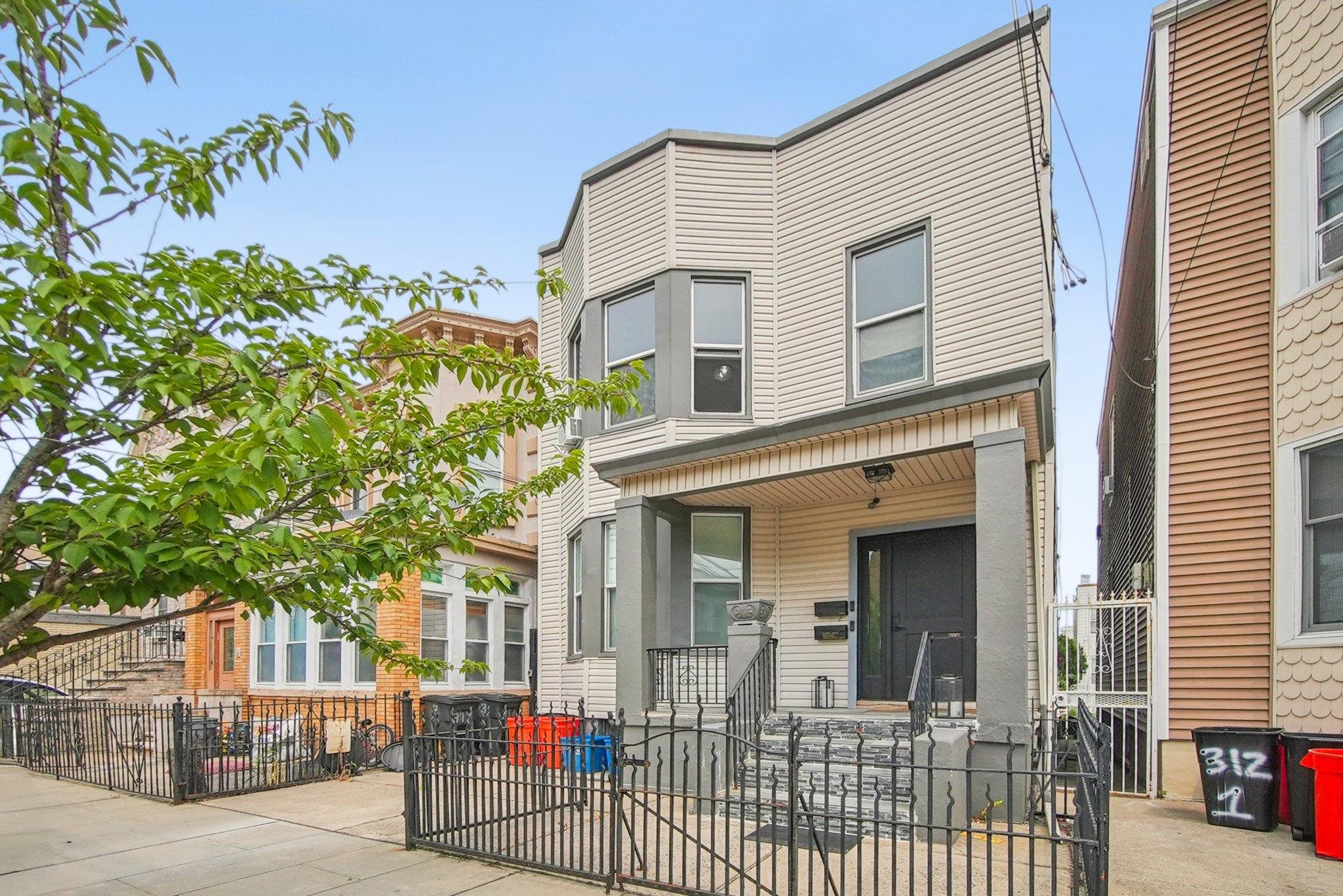 # 250016913 - For Rent in Union City NJ