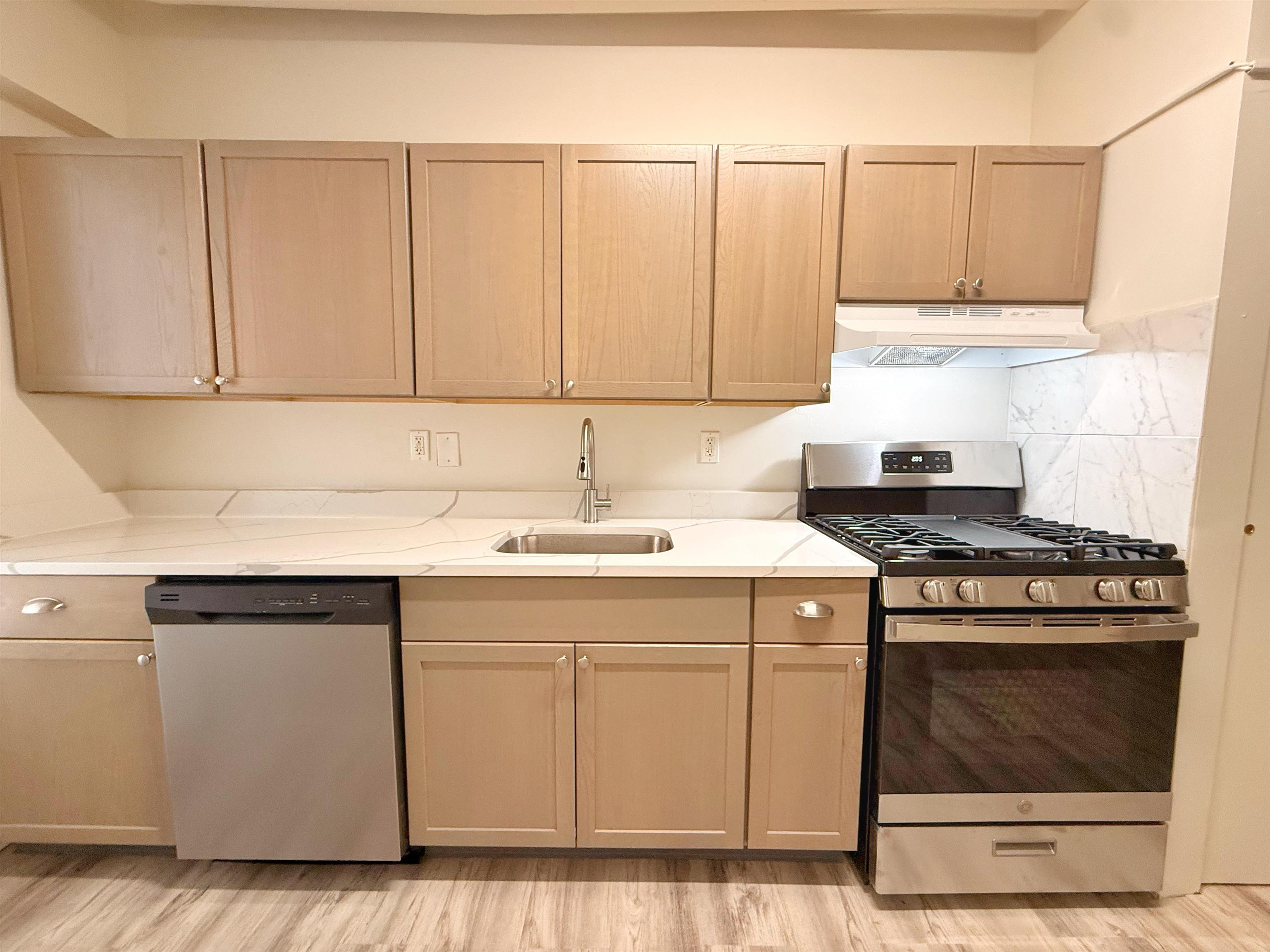 # 250016946 - For Rent in JERSEY CITY - Downtown NJ