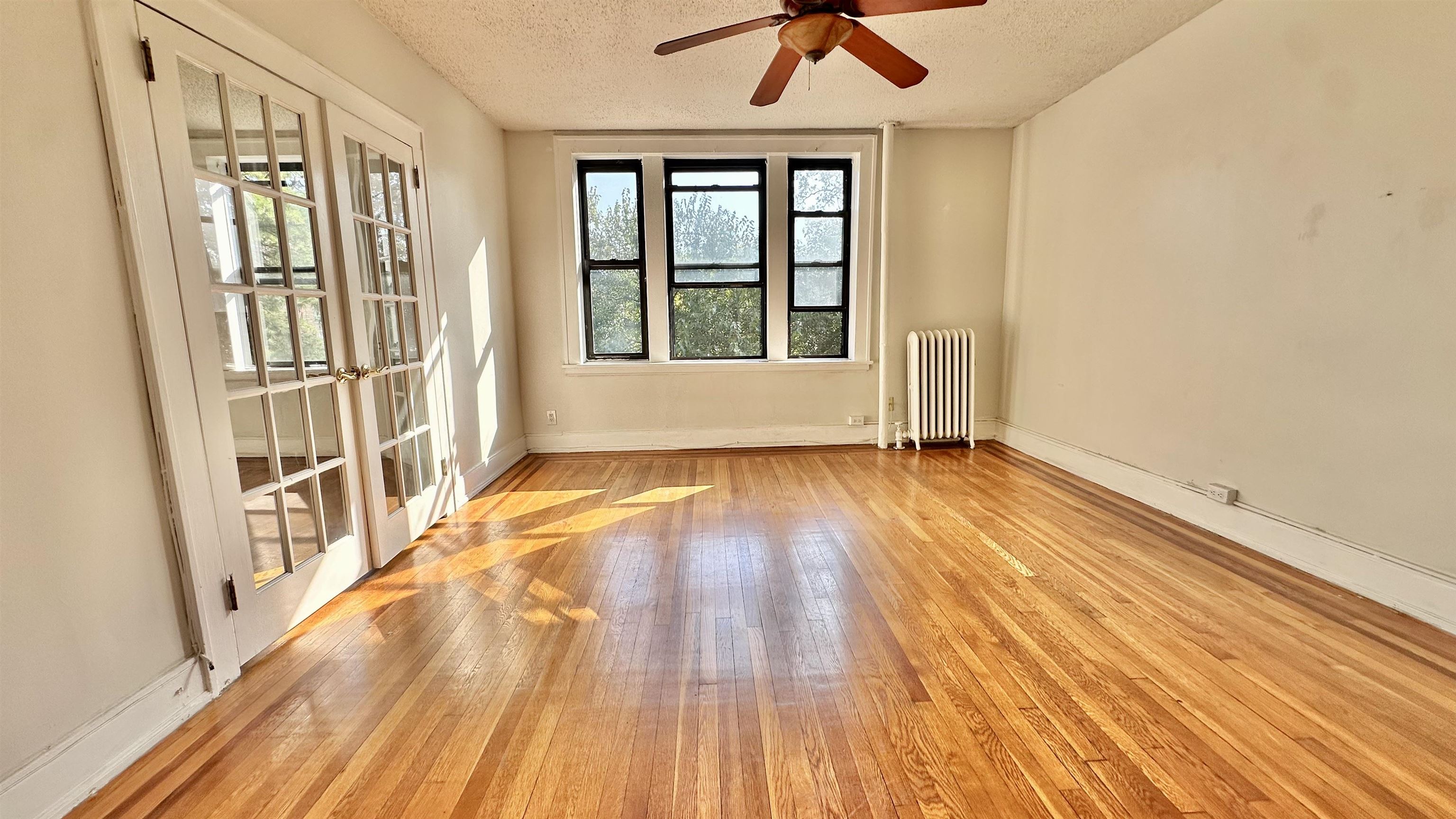 # 250016974 - For Rent in JERSEY CITY - Journal Square NJ