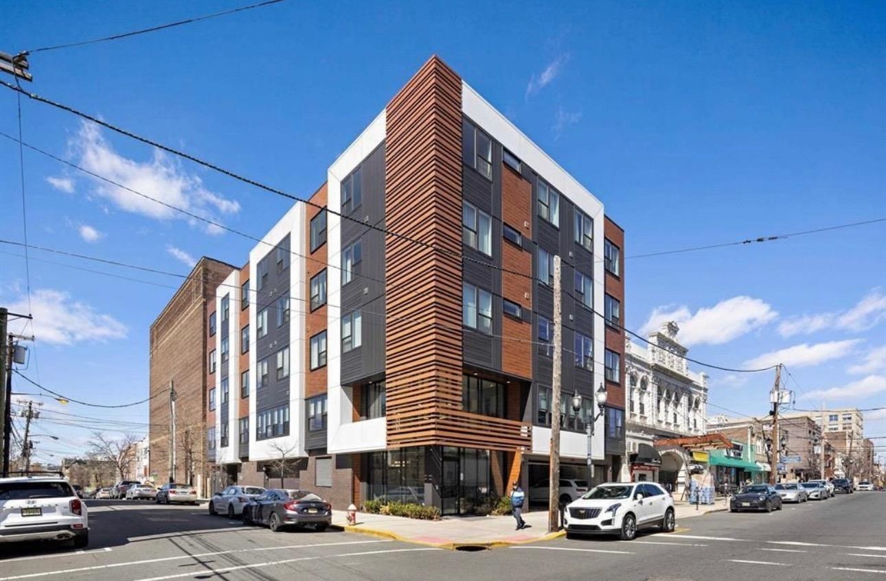 # 250016982 - For Rent in West New York NJ