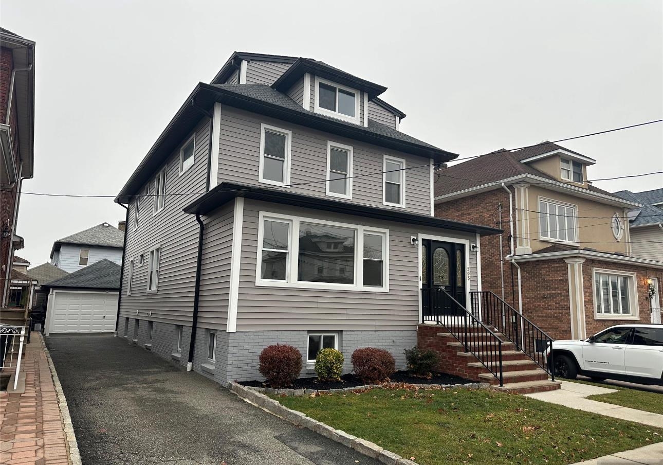 # 250017026 - For Rent in Cliffside Park NJ