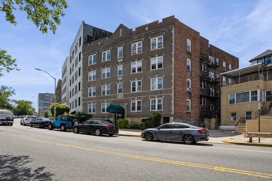 # 250017070 - For Rent in West New York NJ