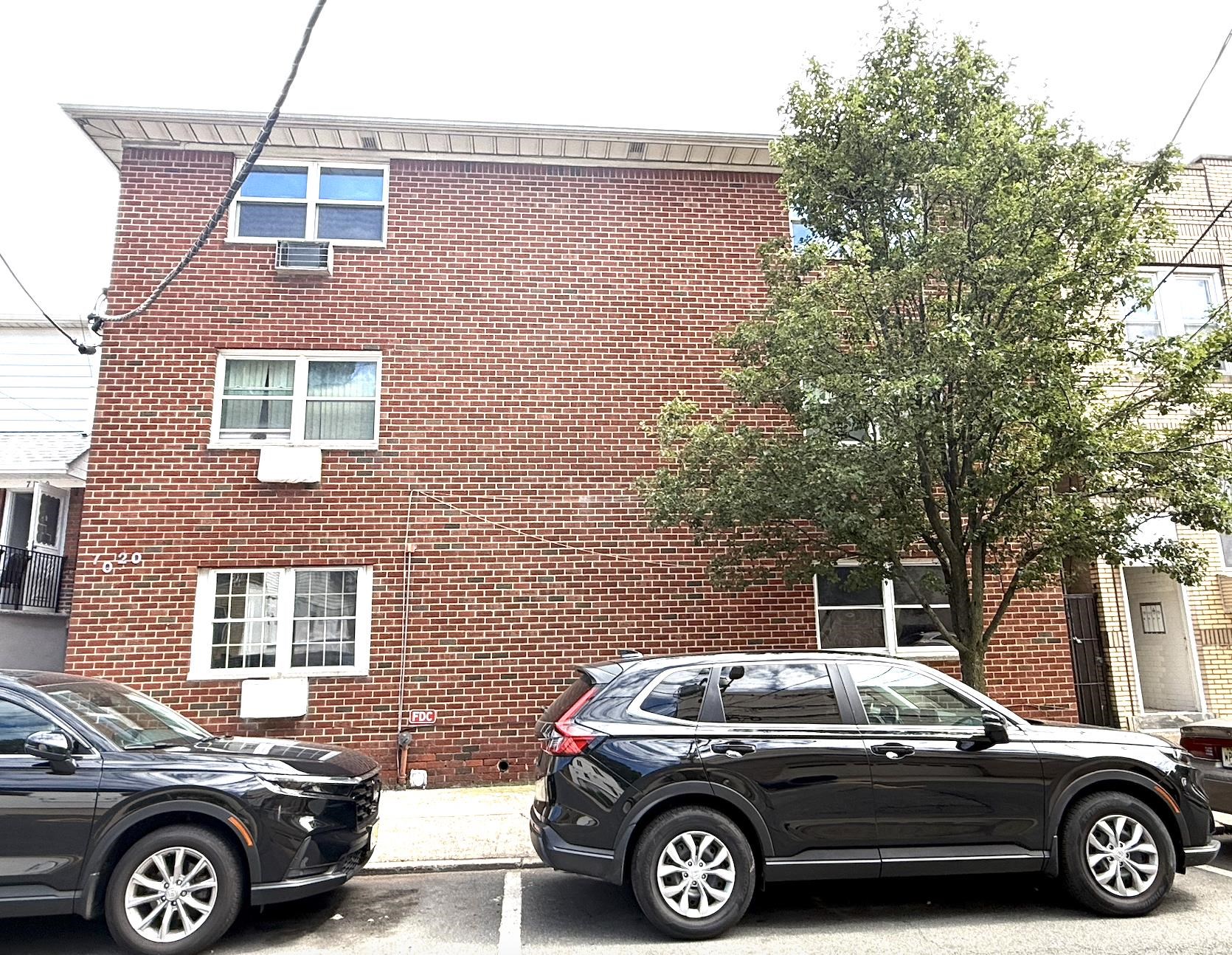 # 250017146 - For Rent in Guttenberg NJ