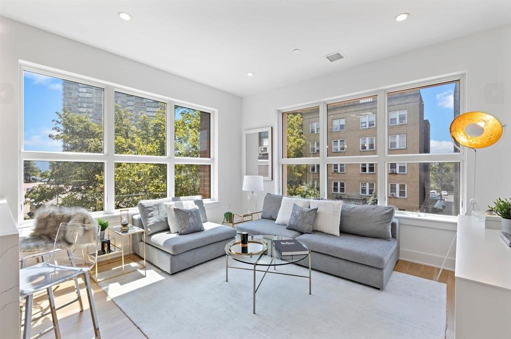 # 250017163 - For Rent in West New York NJ