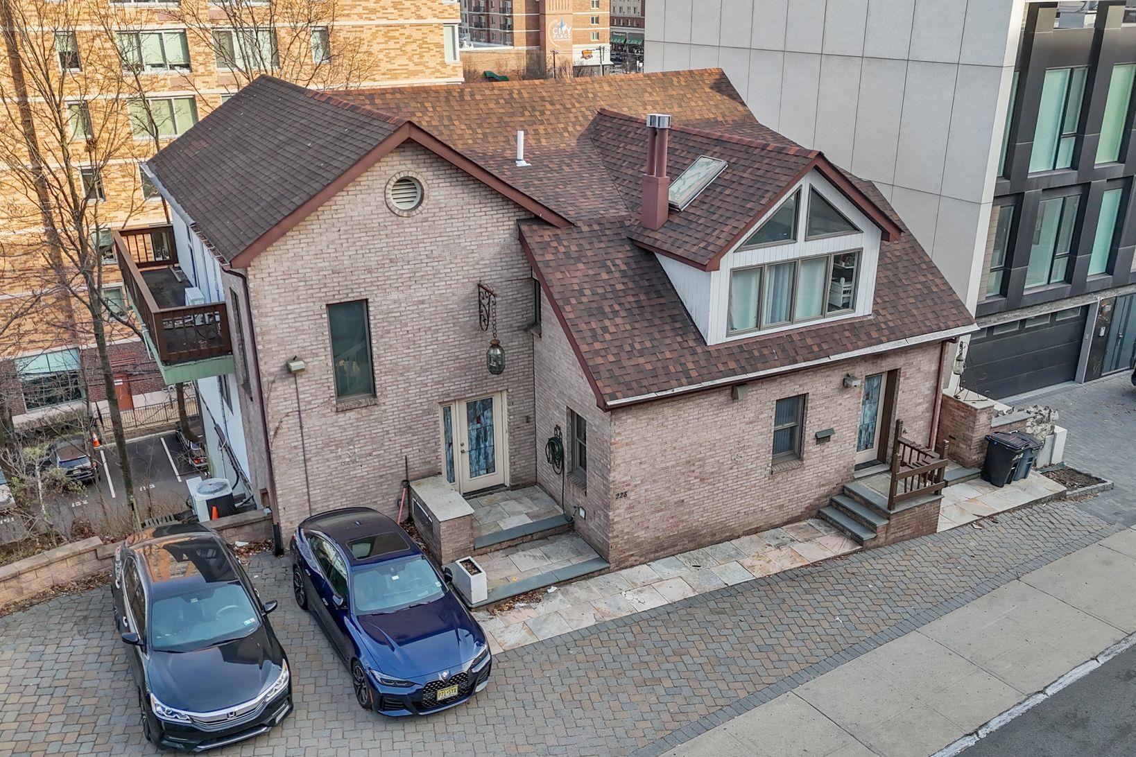 # 250017198 - For Rent in Edgewater NJ