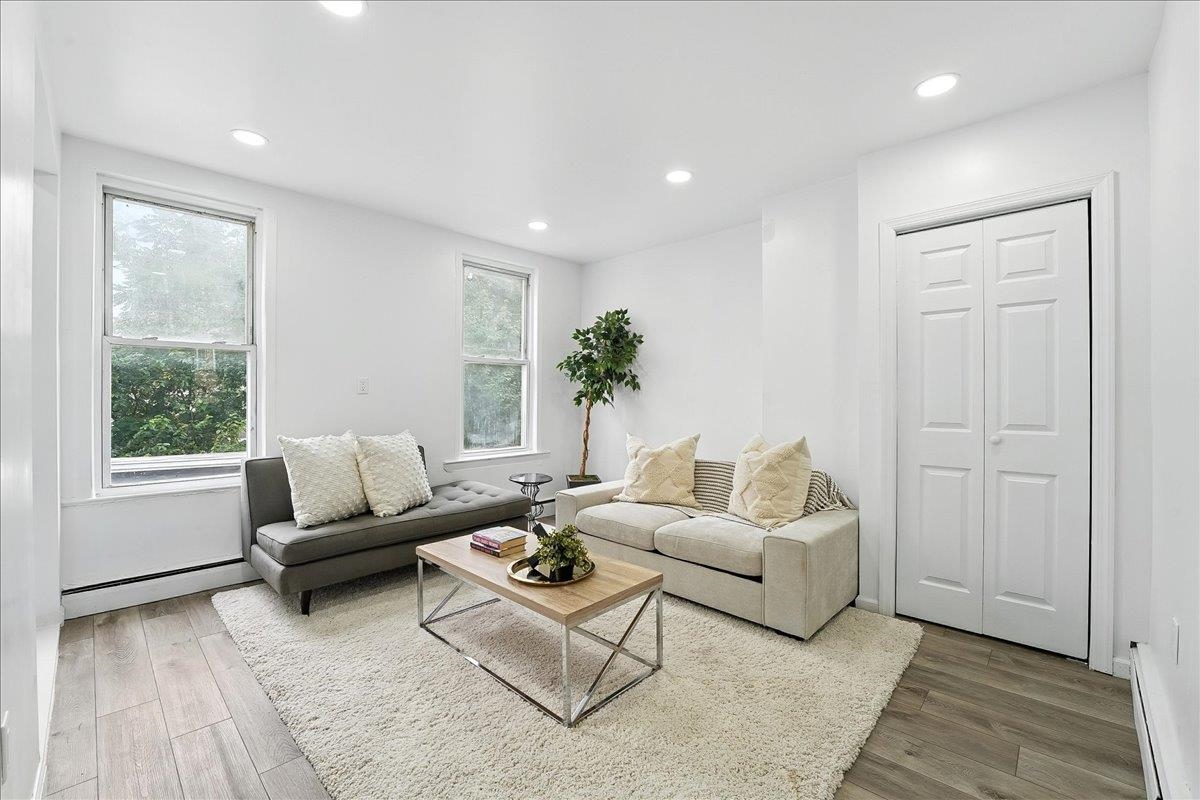 # 250017199 - For Rent in JERSEY CITY - Heights NJ
