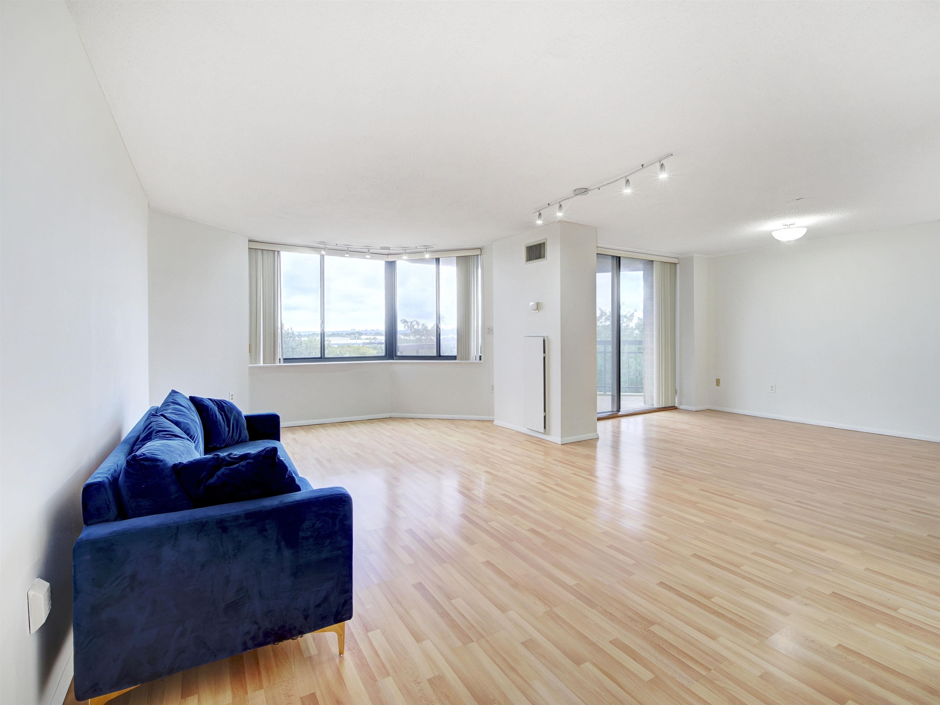 # 250017220 - For Rent in Secaucus NJ