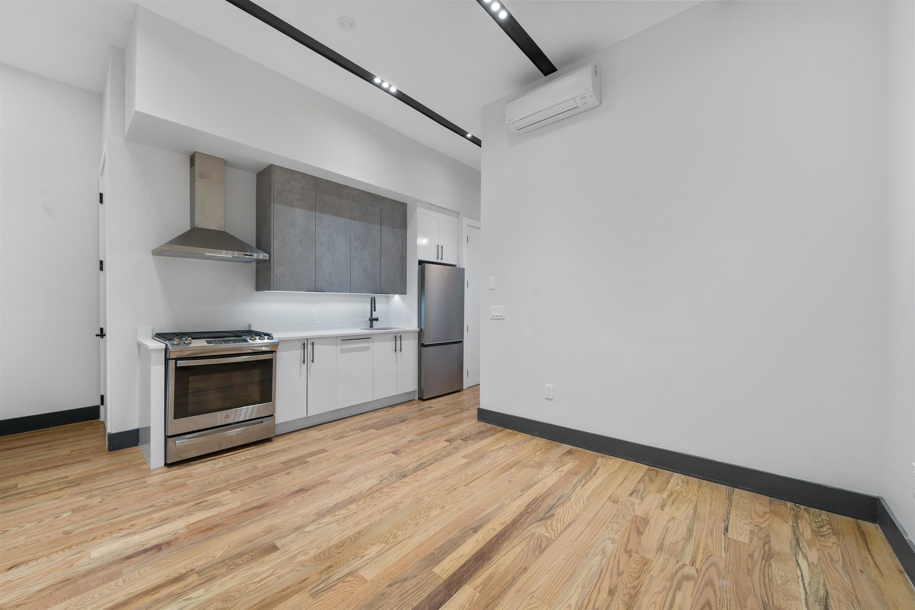 # 250017259 - For Rent in JERSEY CITY - Heights NJ
