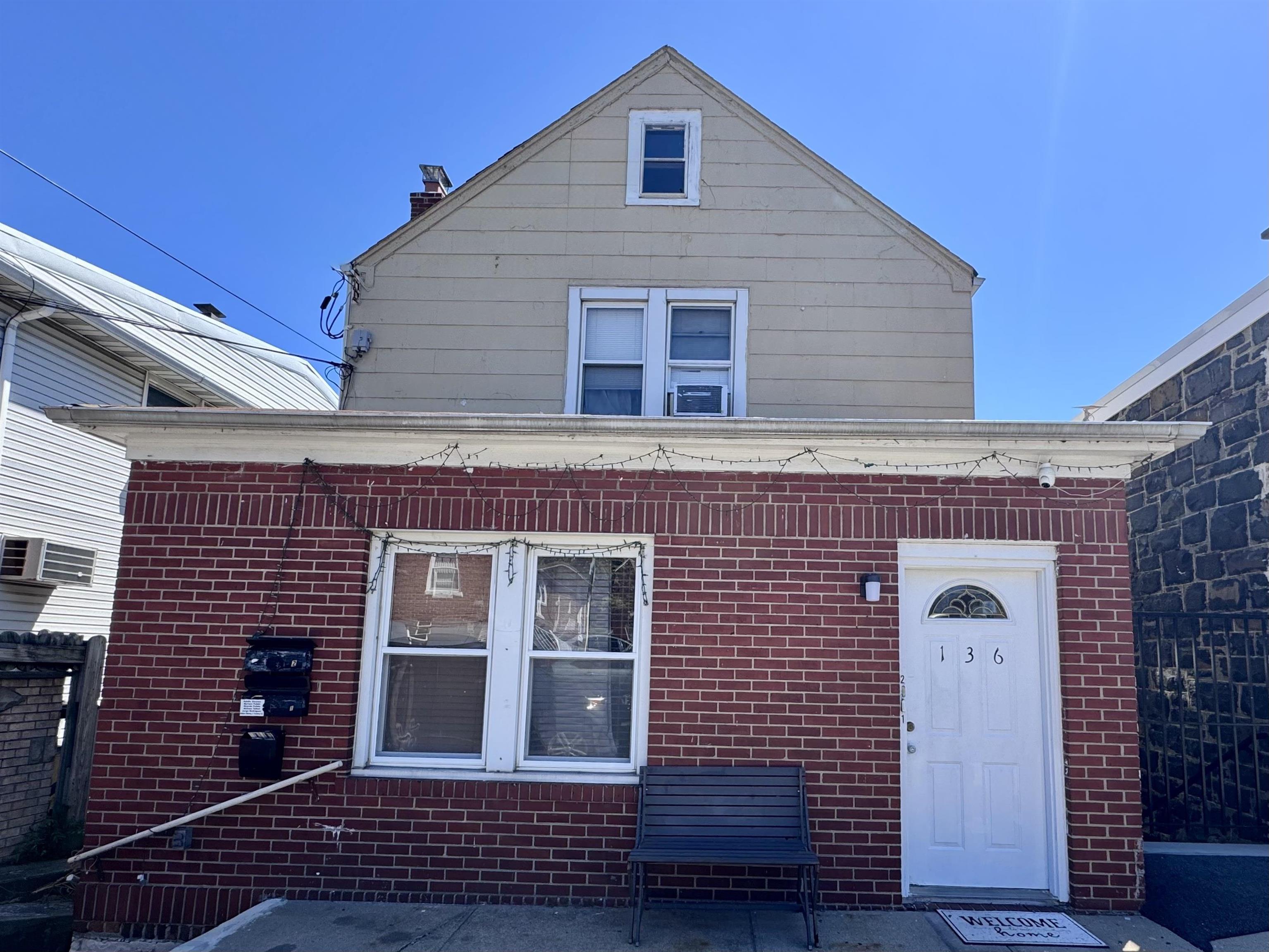 # 250017335 - For Rent in Cliffside Park NJ