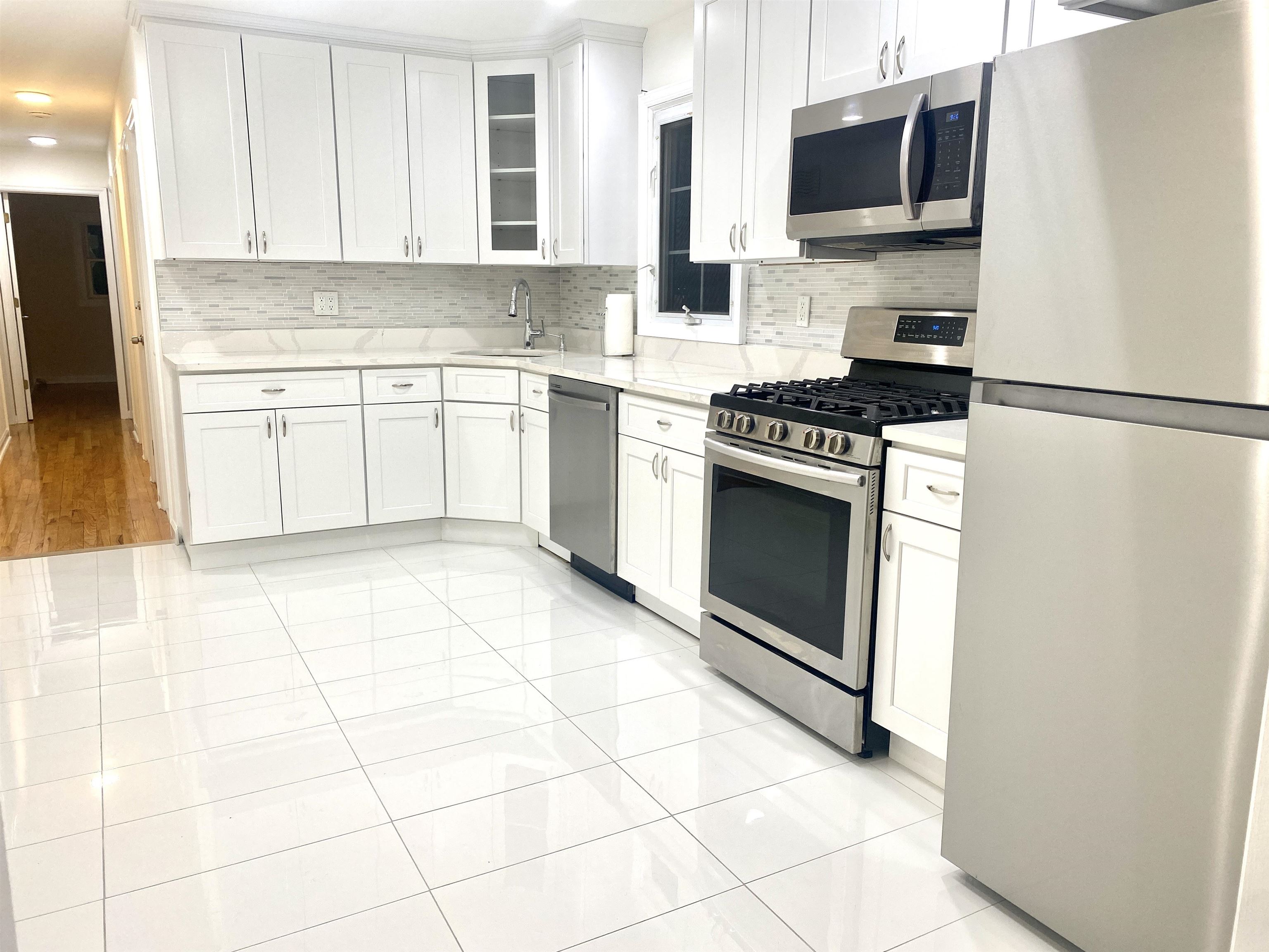 # 250017384 - For Rent in JERSEY CITY - Heights NJ