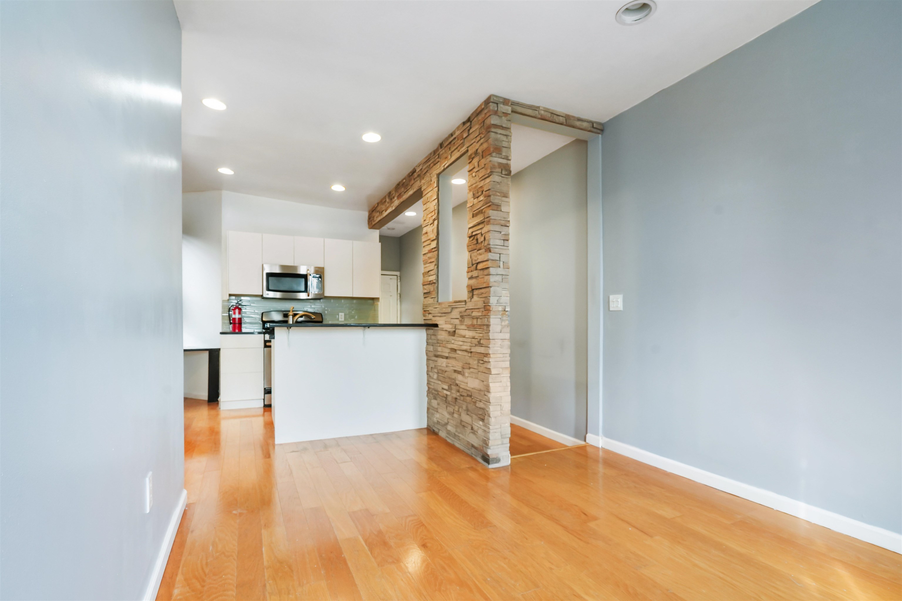 # 250017412 - For Rent in West New York NJ