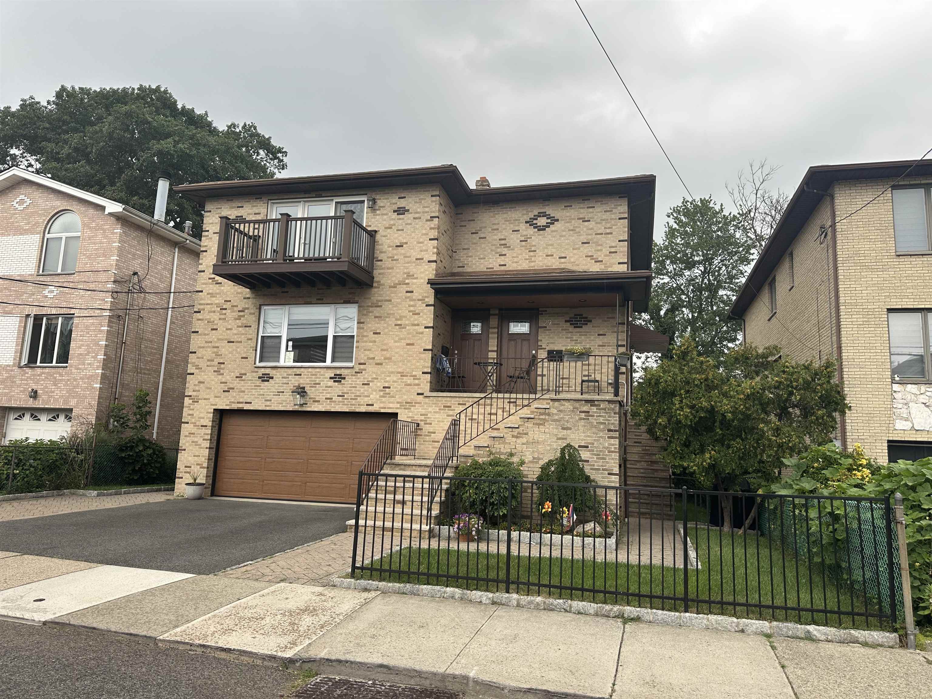# 250017420 - For Rent in Cliffside Park NJ
