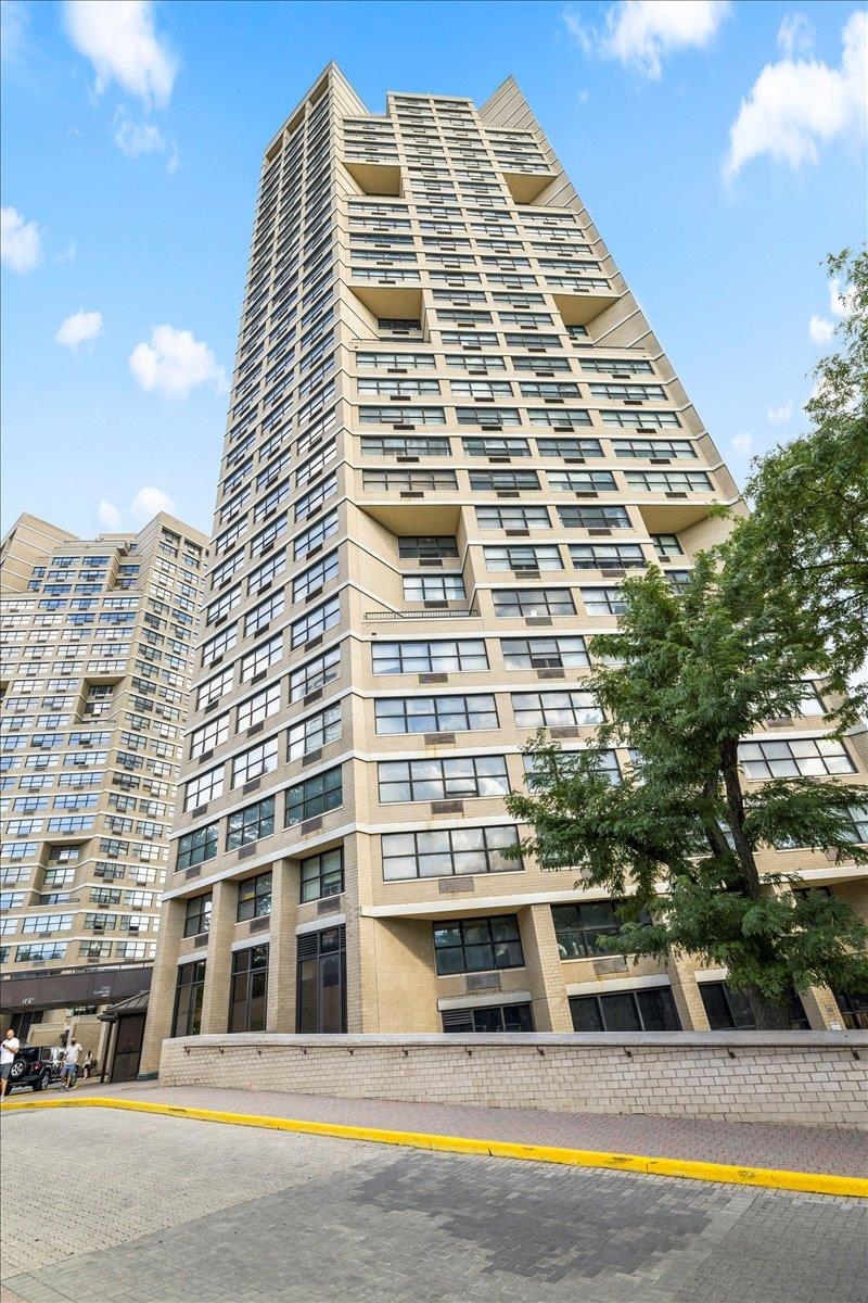# 250017427 - For Rent in Guttenberg NJ