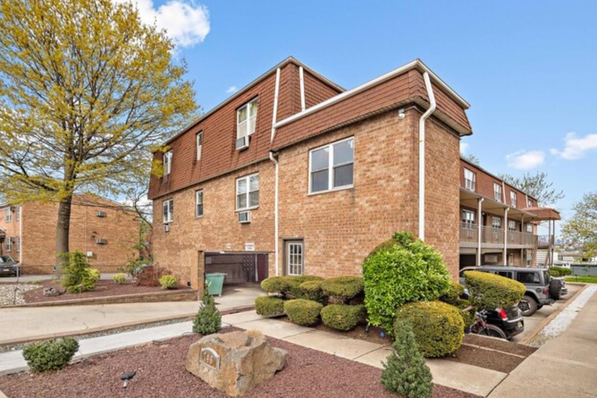 # 250017443 - For Rent in Secaucus NJ