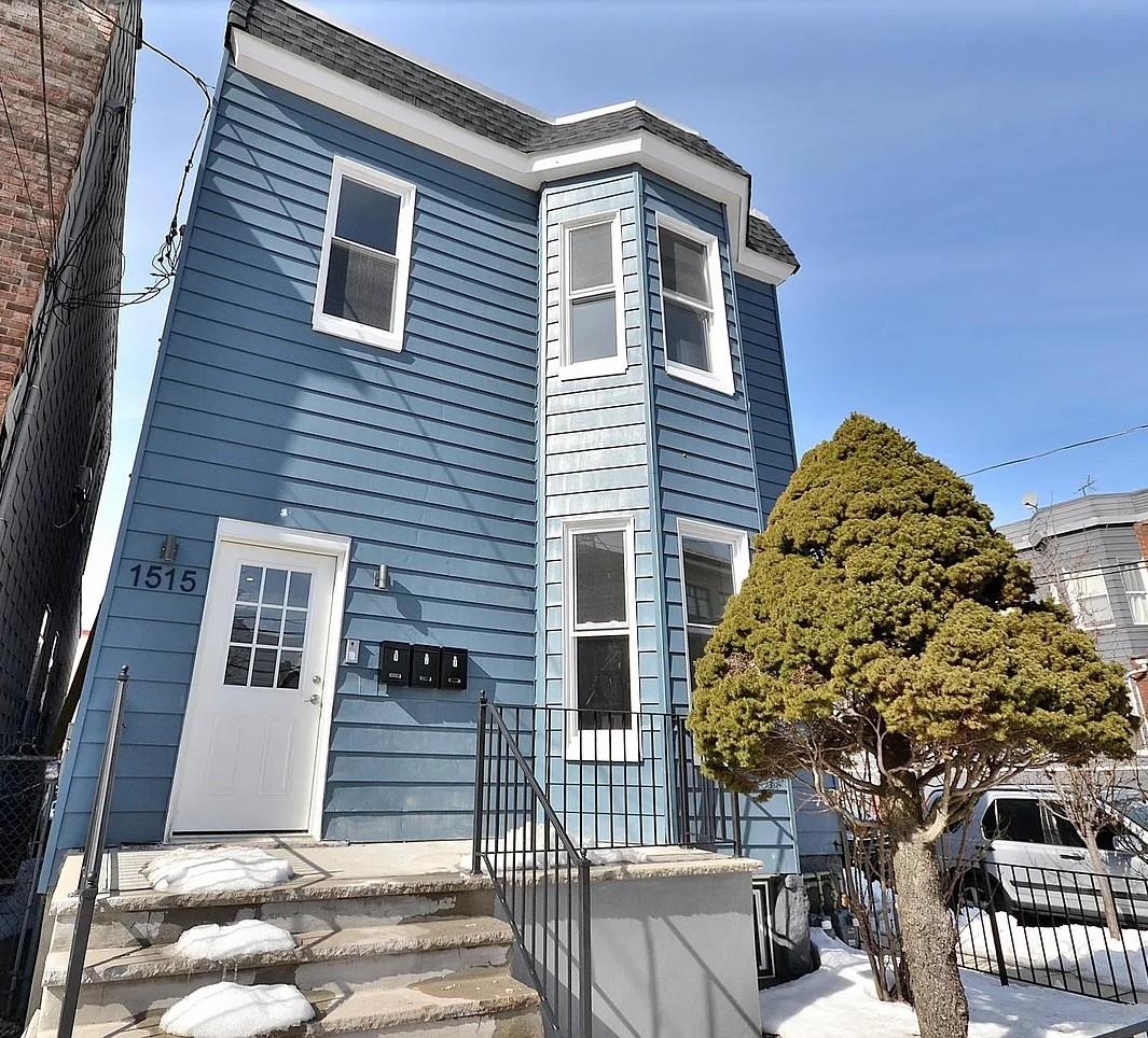 # 250017452 - For Rent in Union City NJ