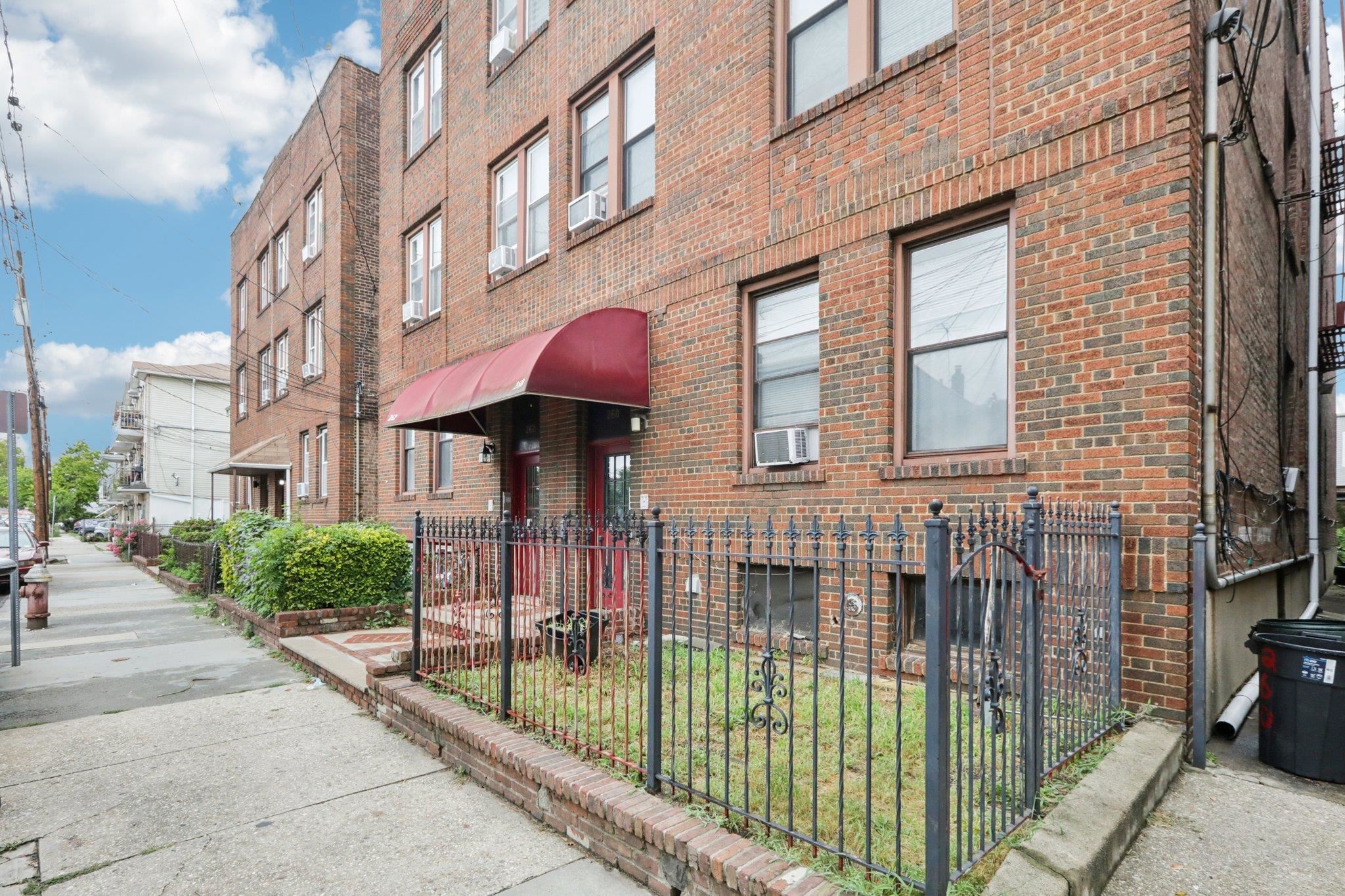 # 250017459 - For Rent in JERSEY CITY - West Bergen NJ