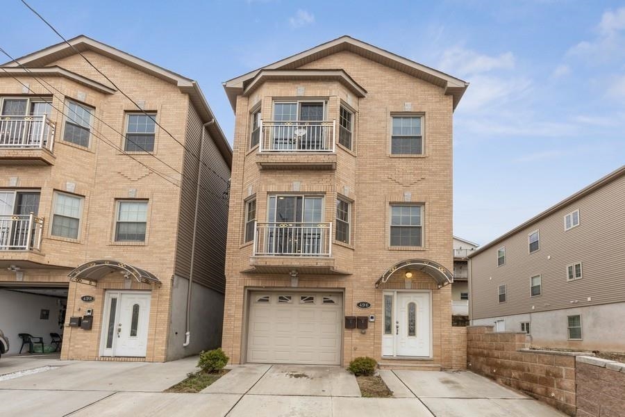 # 250017490 - For Rent in JERSEY CITY - Heights NJ