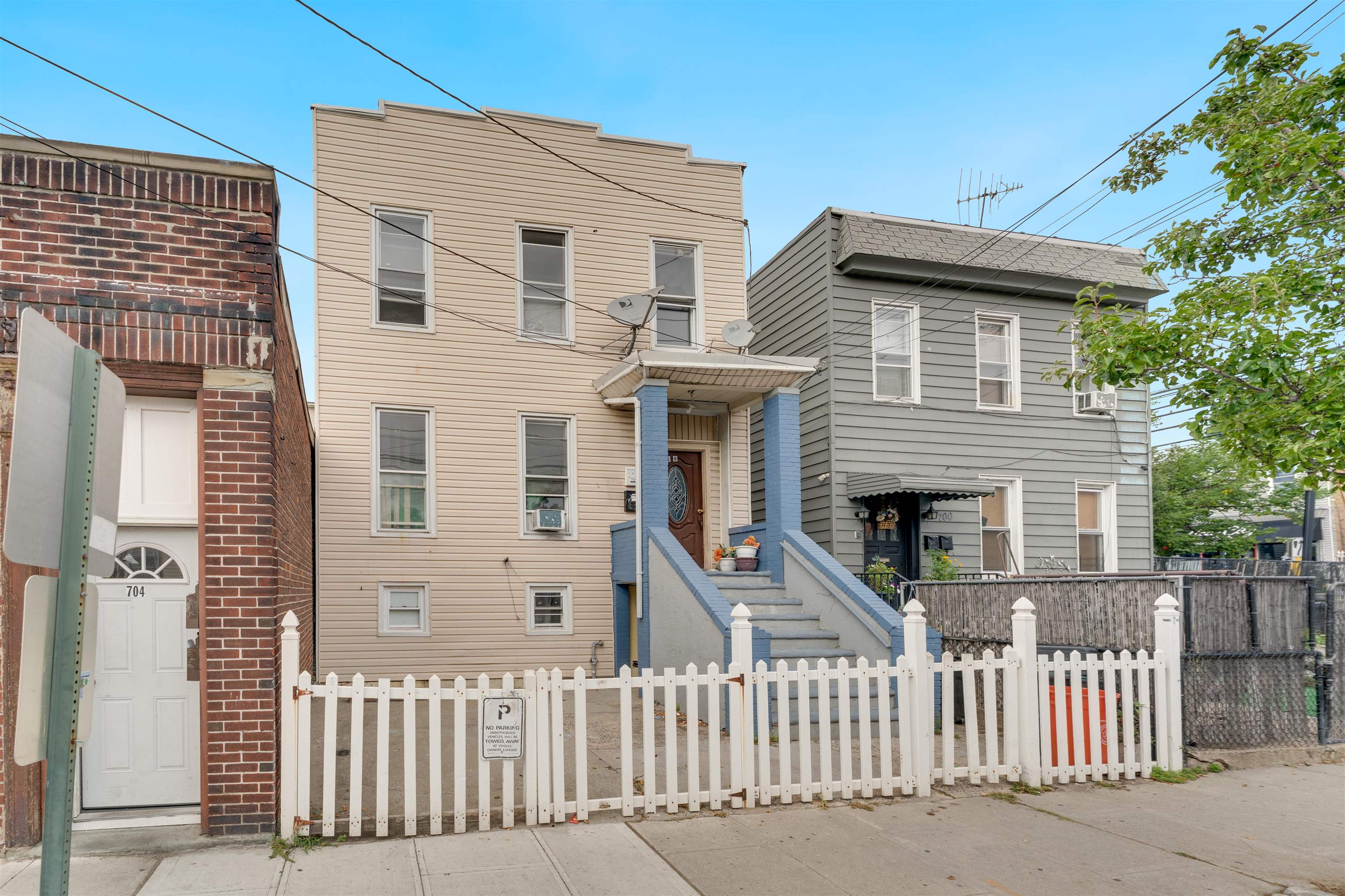 # 250017500 - For Rent in Union City NJ
