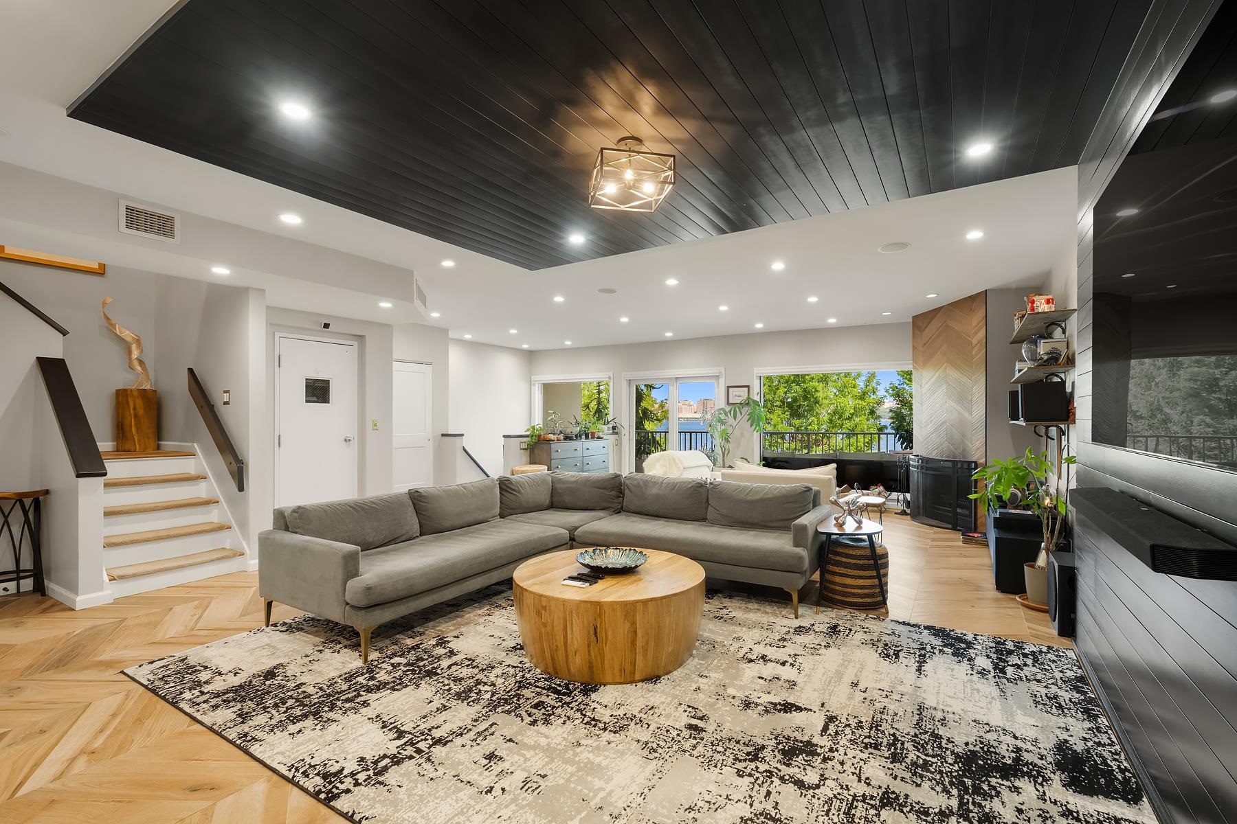 # 250017503 - For Rent in Edgewater NJ