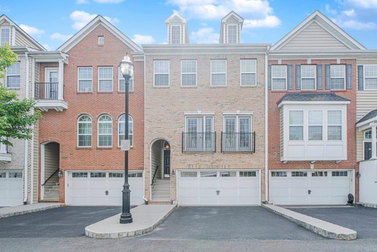 # 250017515 - For Rent in Secaucus NJ