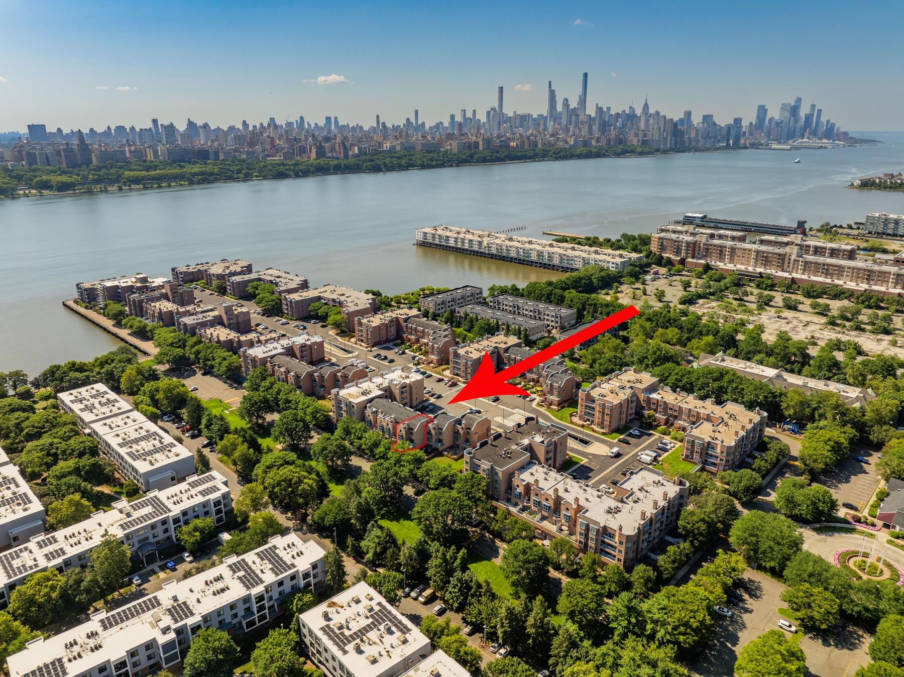 # 250017524 - For Rent in Edgewater NJ