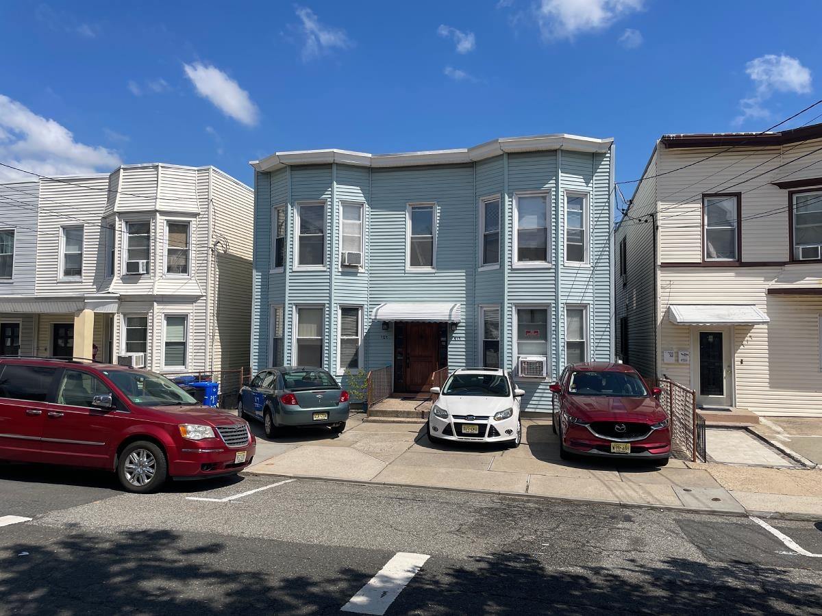 # 250017534 - For Rent in North Bergen NJ