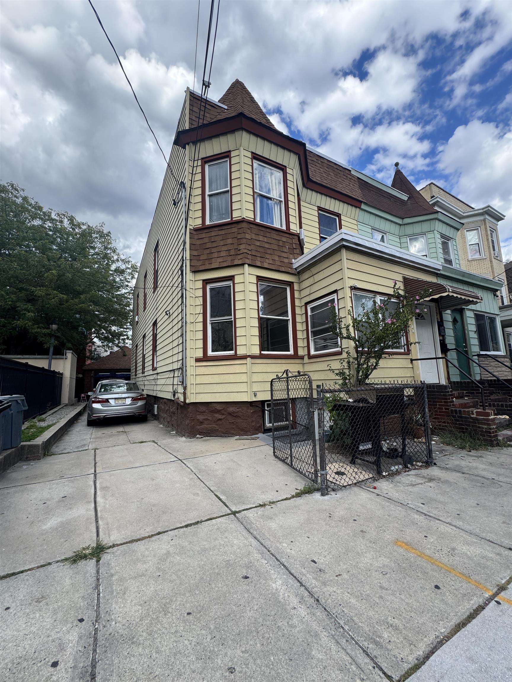 # 250017561 - For Rent in West New York NJ