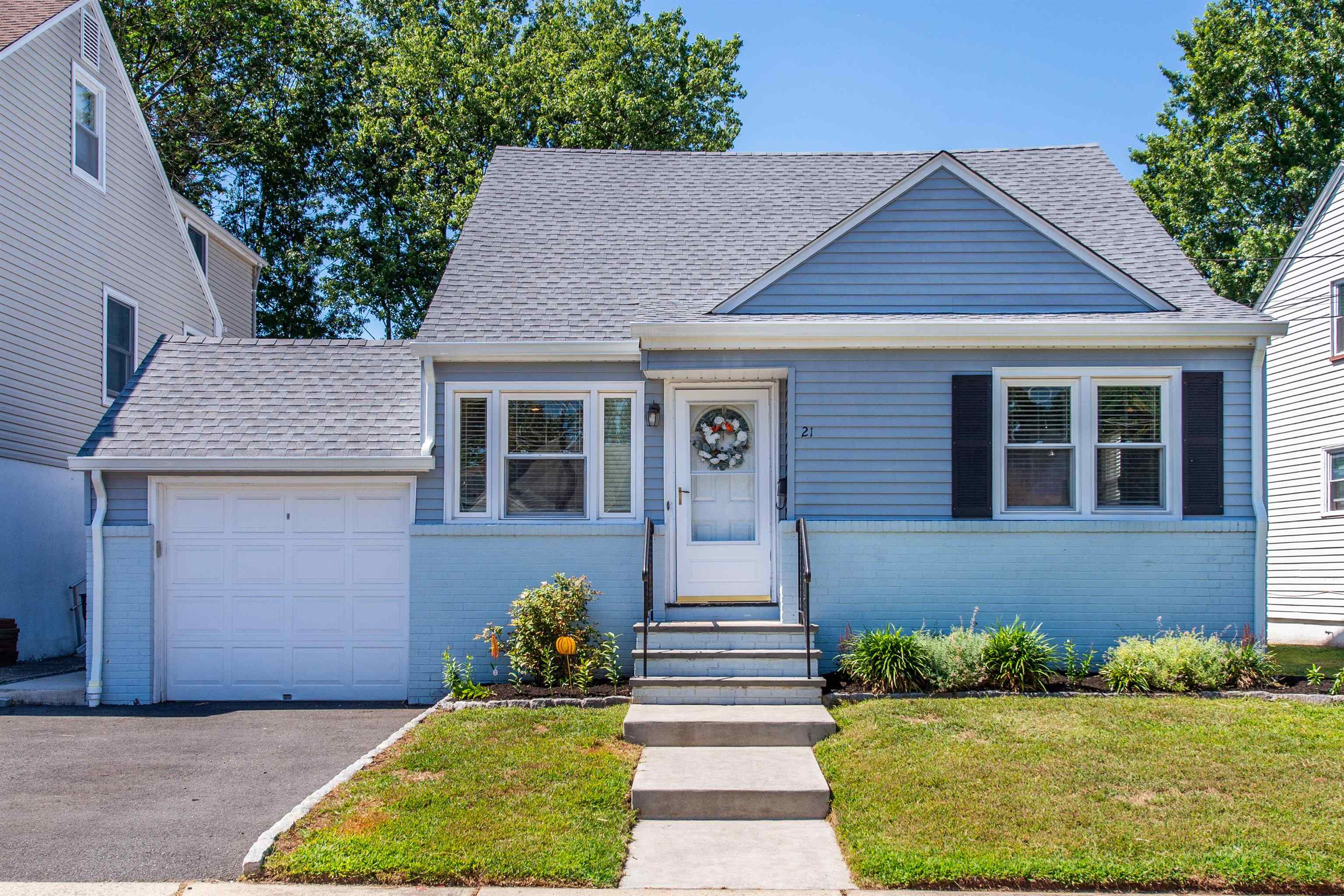 # 250017565 - For Rent in Belleville NJ