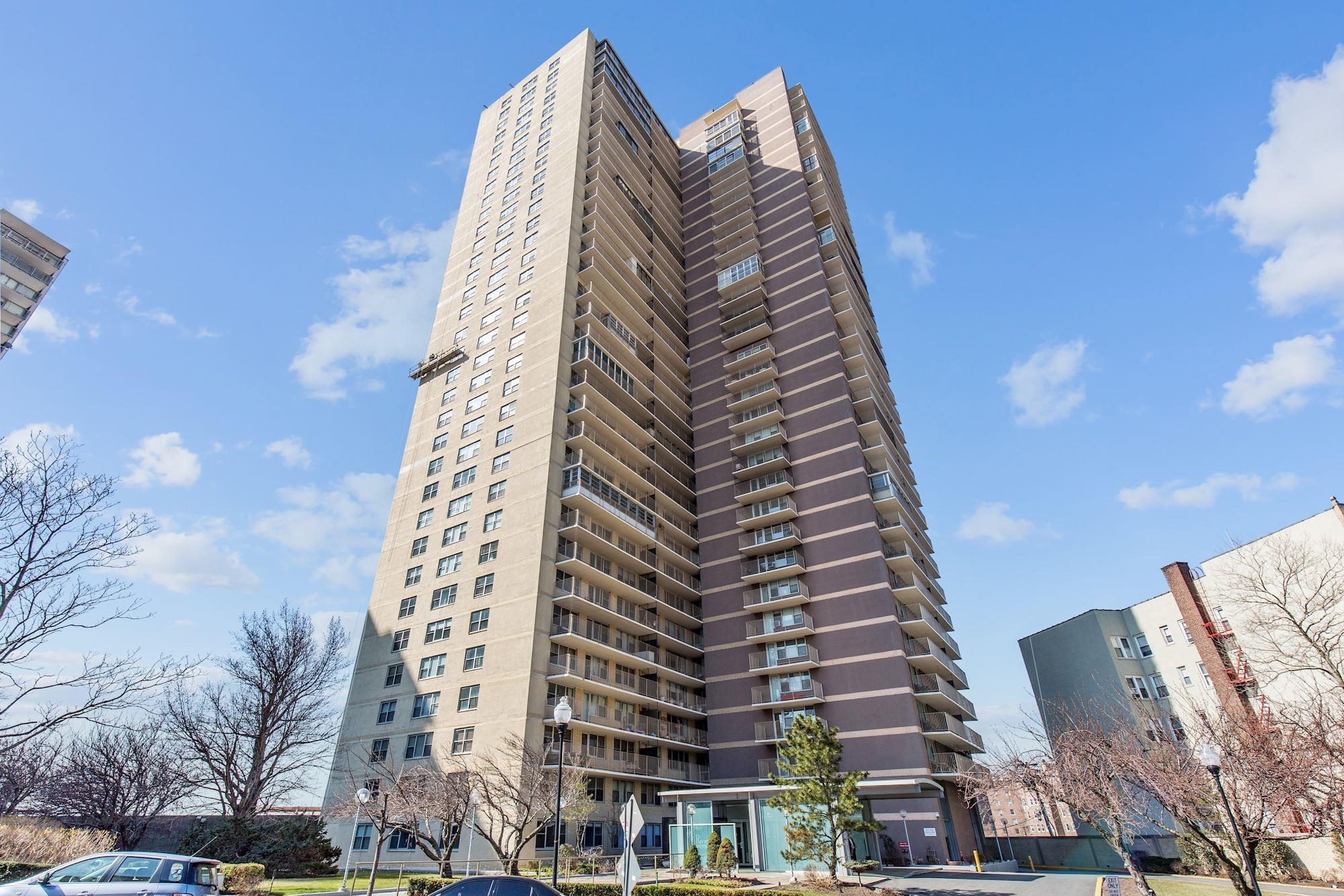 # 250017621 - For Rent in West New York NJ