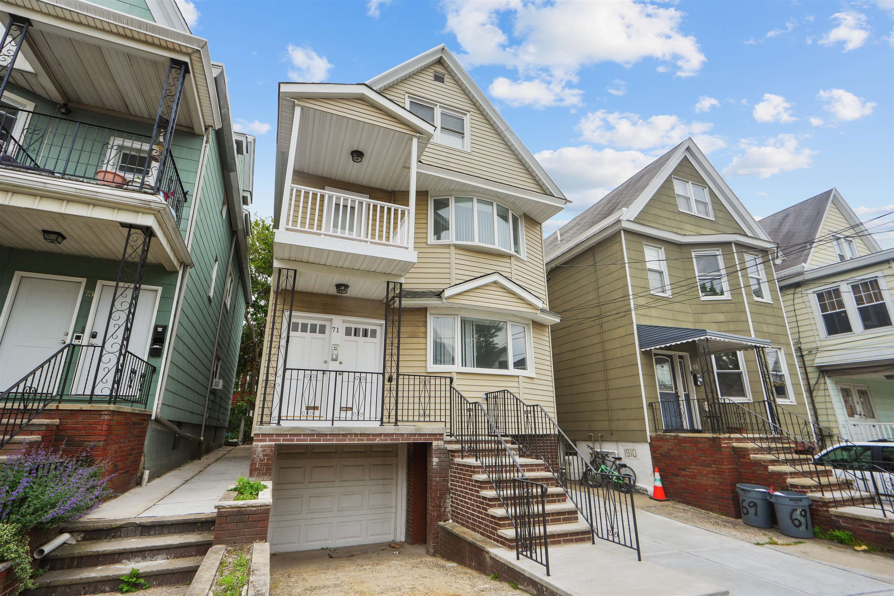 # 250017657 - For Rent in Bayonne NJ