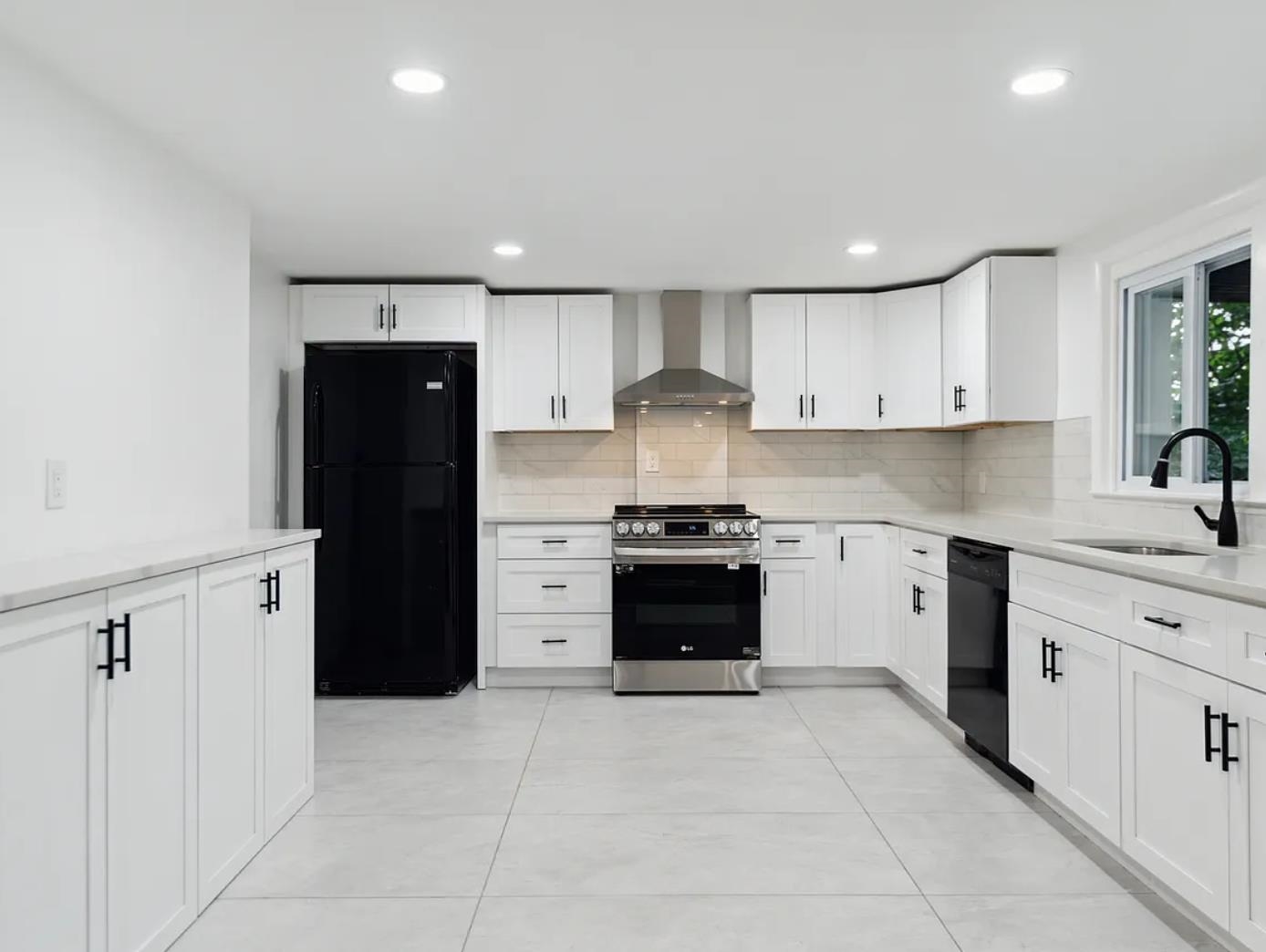 # 250017674 - For Rent in Edgewater NJ