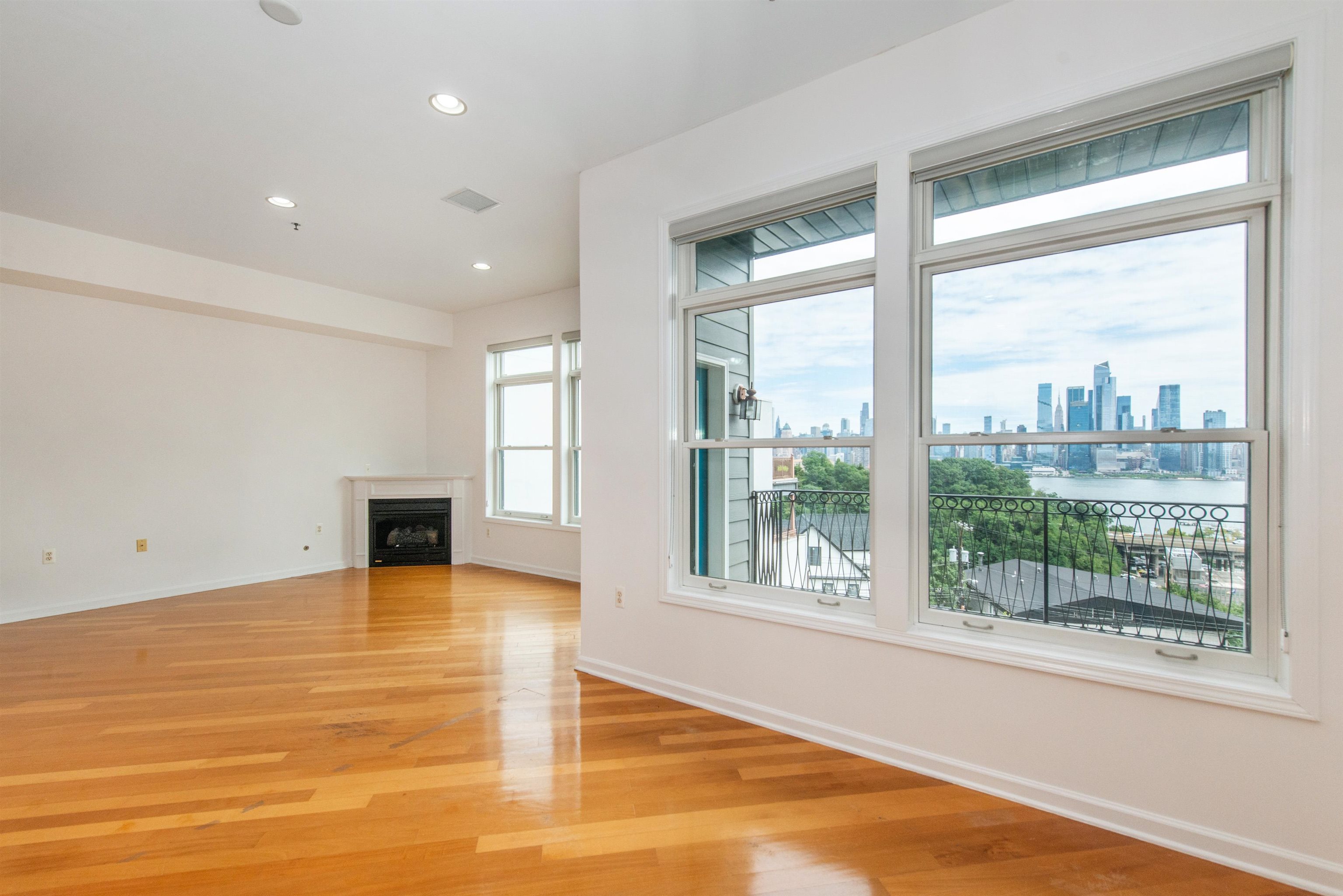 # 250017690 - For Rent in Weehawken NJ