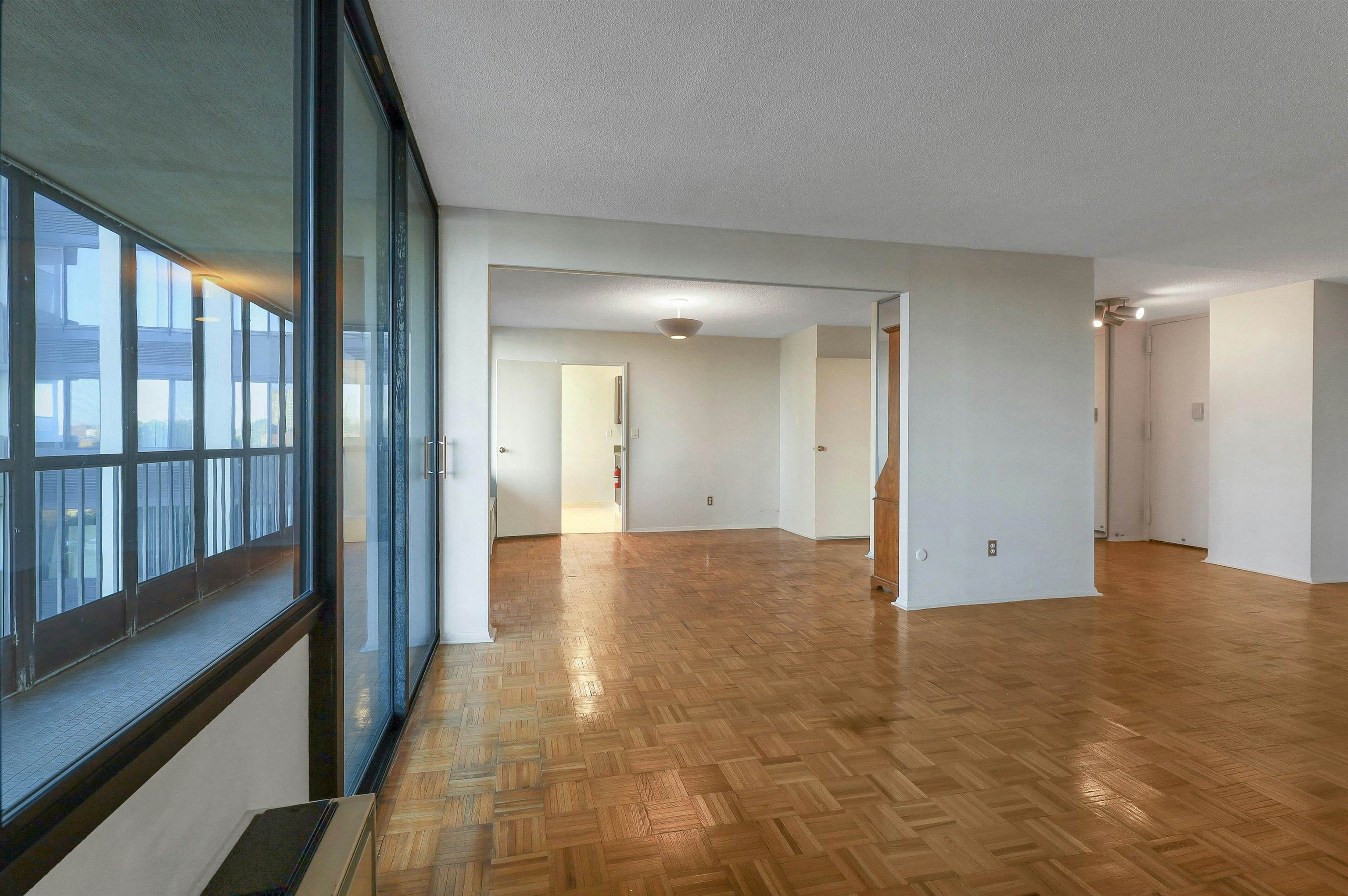 # 250017696 - For Rent in Cliffside Park NJ